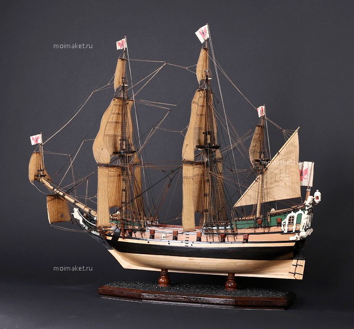 Коллекционная модель корабля