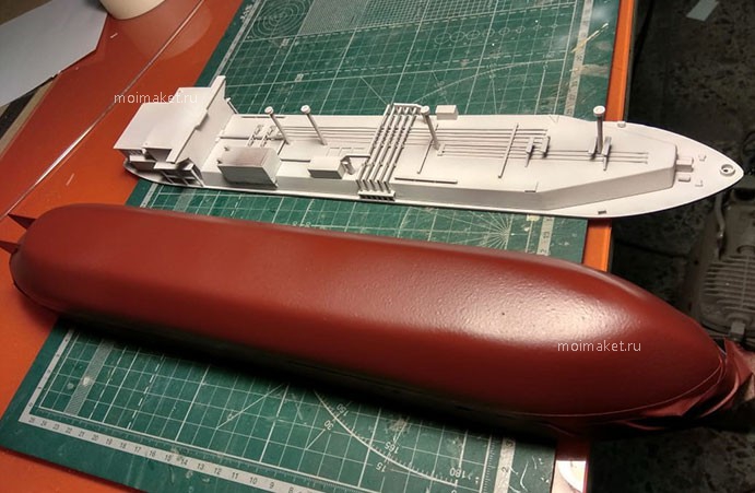 покраска нижней части корабля и подготовка палубы для макета
