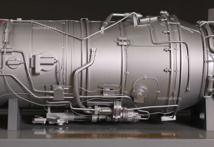 передняя часть макета турбореактивного двигателя