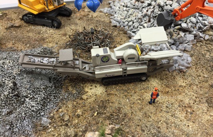 Operating crushing facilities on the model