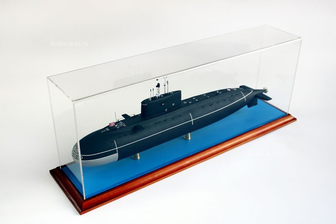 Pedestal-stand submarine model