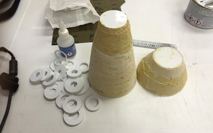 процесс изготовления носовых частей макетов торпед